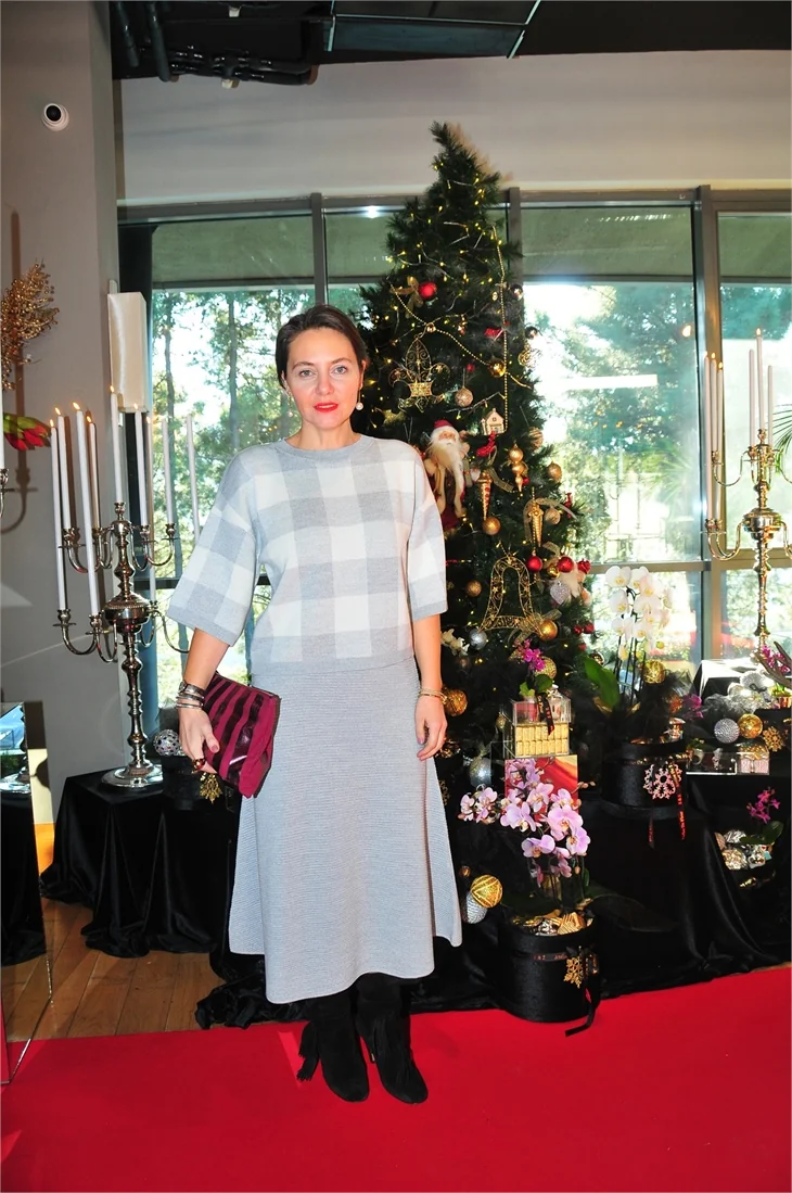 Cemiyetin ünlü hanımları "Atelier De Fleur" için yılbaşı çiçekleri tasarladılar