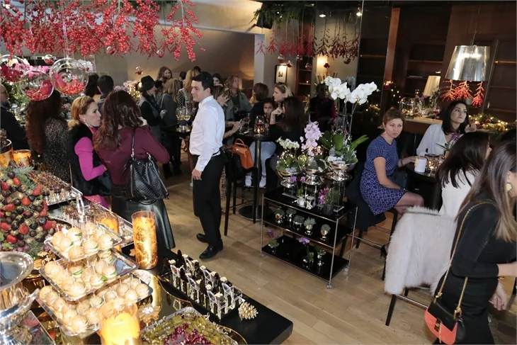 Cemiyetin ünlü hanımları "Atelier De Fleur" için yılbaşı çiçekleri tasarladılar