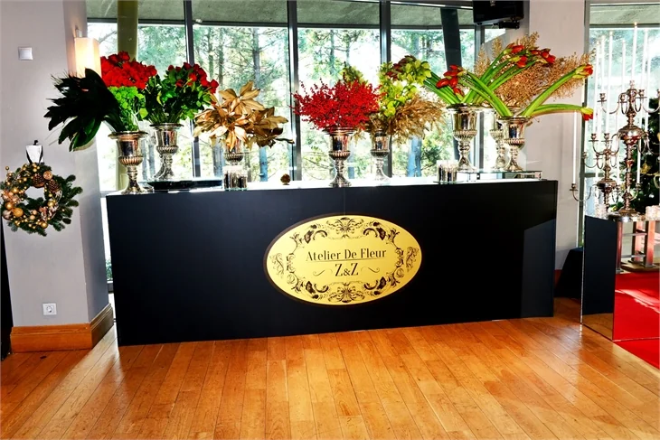 Cemiyetin ünlü hanımları "Atelier De Fleur" için yılbaşı çiçekleri tasarladılar