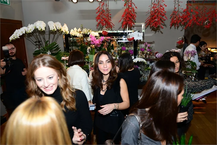 Cemiyetin ünlü hanımları "Atelier De Fleur" için yılbaşı çiçekleri tasarladılar