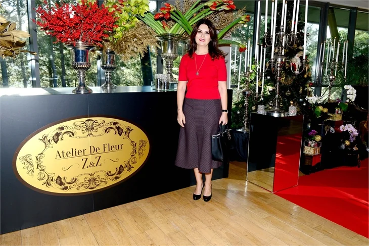 Cemiyetin ünlü hanımları "Atelier De Fleur" için yılbaşı çiçekleri tasarladılar