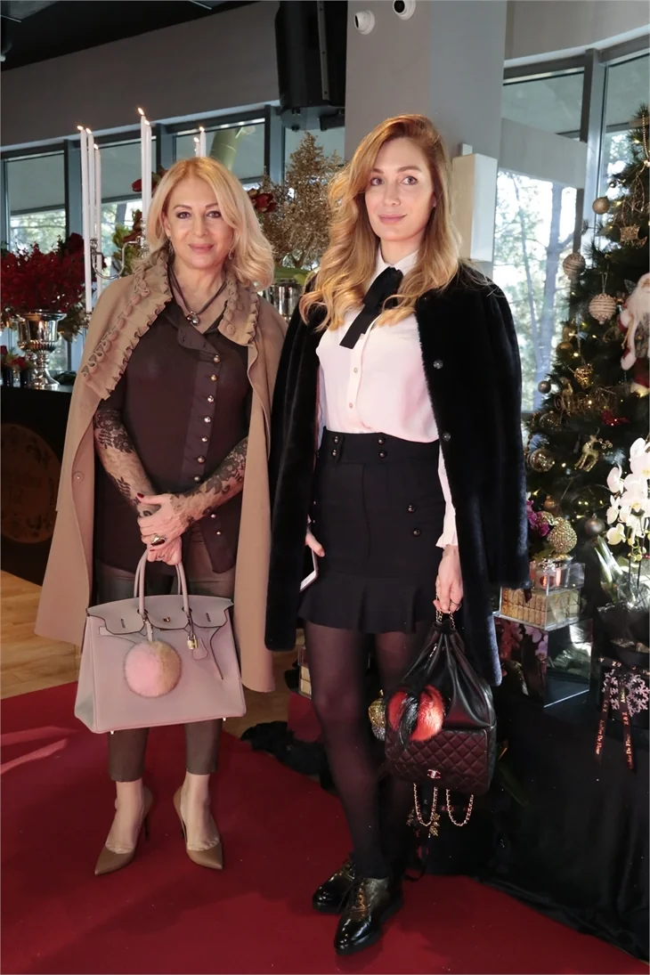 Cemiyetin ünlü hanımları "Atelier De Fleur" için yılbaşı çiçekleri tasarladılar