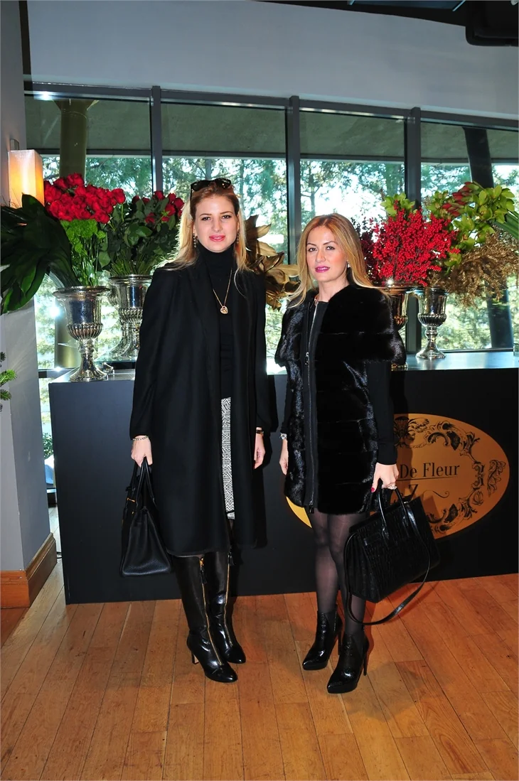Cemiyetin ünlü hanımları "Atelier De Fleur" için yılbaşı çiçekleri tasarladılar