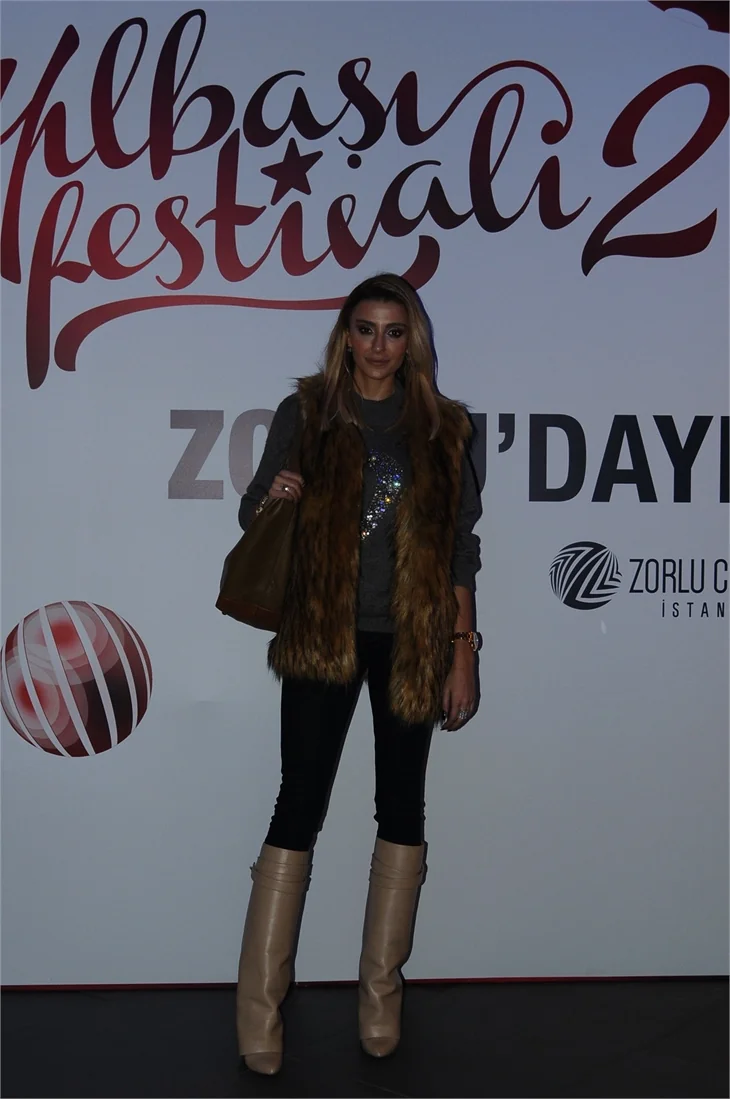 Zorlu'da alışveriş partisi! Ünlü isimler akın etti!