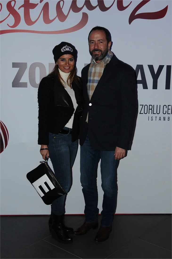 Zorlu'da alışveriş partisi! Ünlü isimler akın etti!