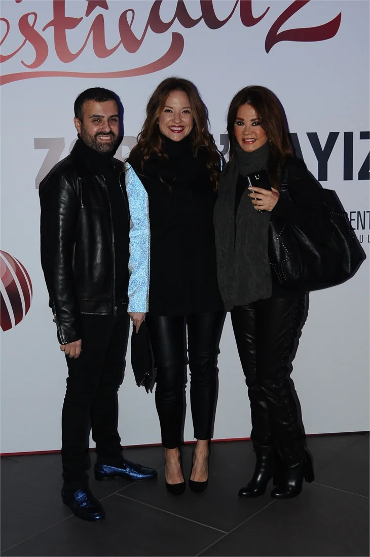 Zorlu'da alışveriş partisi! Ünlü isimler akın etti!
