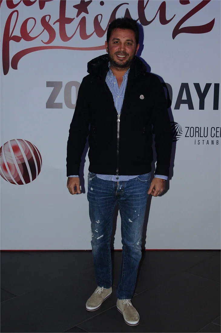 Zorlu'da alışveriş partisi! Ünlü isimler akın etti!