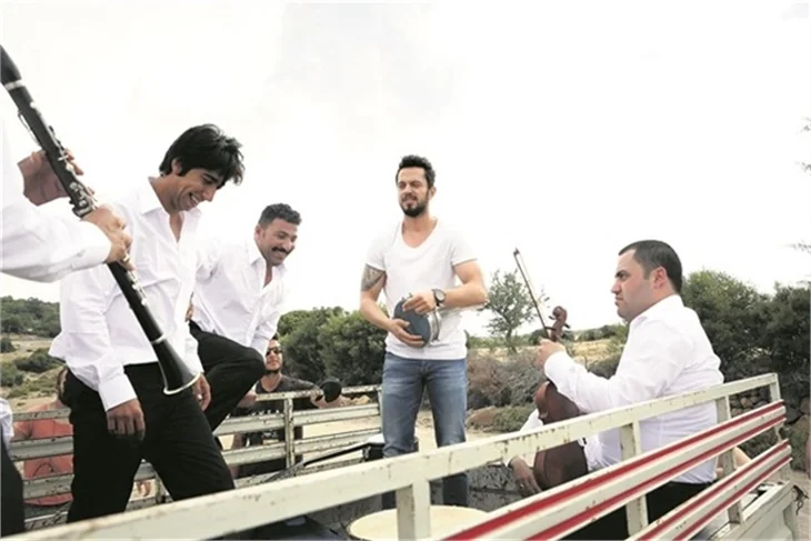 Burak çaldı, Murat söyledi!