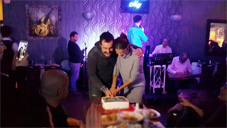 Eda Özerkan’dan Timur Acar’a sürpriz doğum günü partisi
