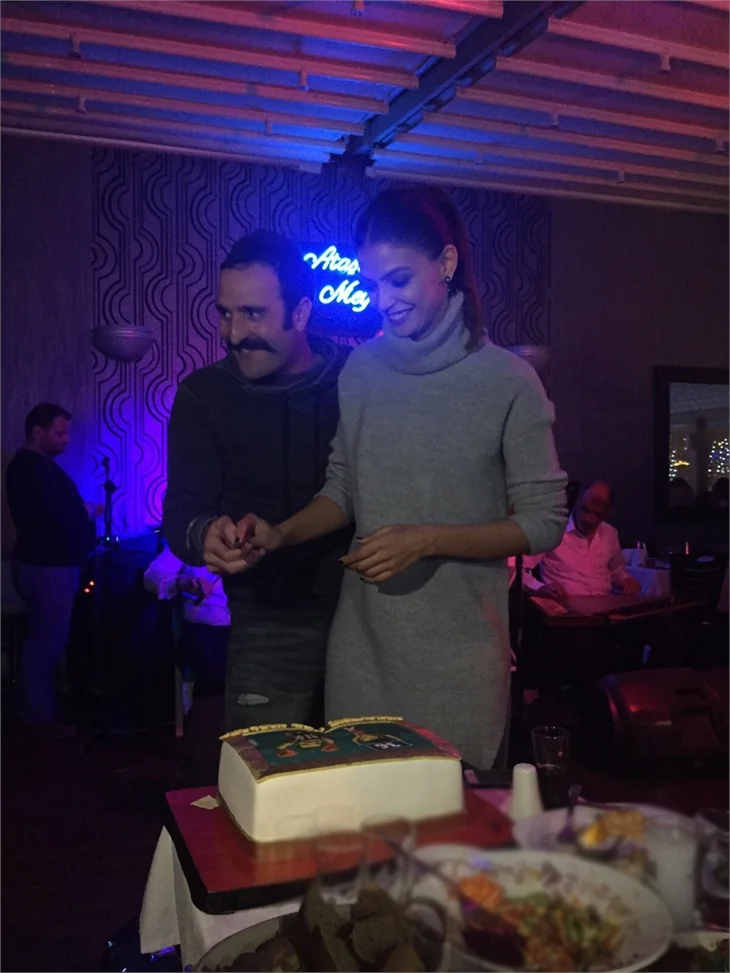 Eda Özerkan’dan Timur Acar’a sürpriz doğum günü partisi