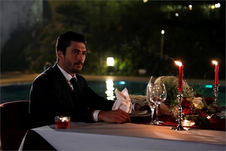 İlişki Durumu Karışık 24. bölüm; Murat'ın Ayşegül'e sürpriz teklifi!