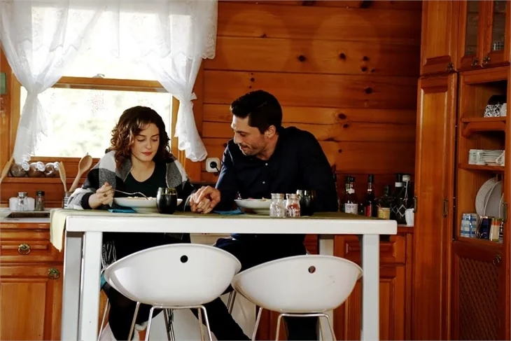 İlişki Durumu Karışık 24. bölüm; Murat'ın Ayşegül'e sürpriz teklifi!