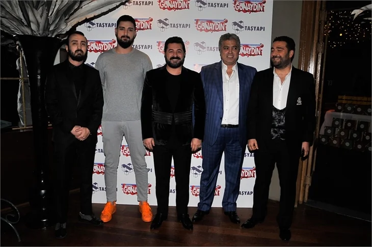 Ünlüleri buluşturan yeni yıl partisi
