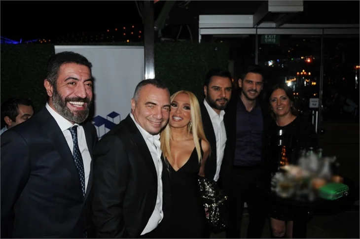 Ünlüleri buluşturan yeni yıl partisi