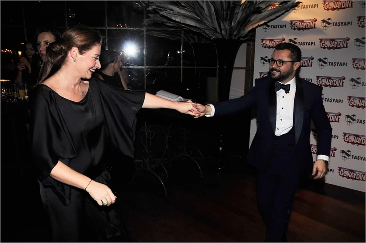 Ünlüleri buluşturan yeni yıl partisi