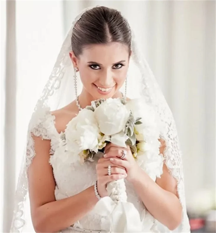 Buse Terim düğün fotoğraflarını takipçileriyle paylaştı