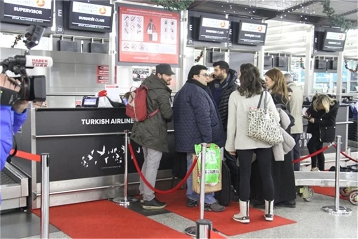 Havalimanı aşk limanı oldu!