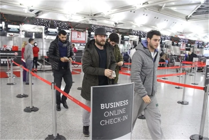 Havalimanı aşk limanı oldu!