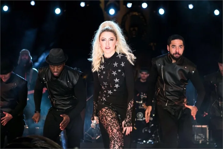 Hadise'den seksi dans!