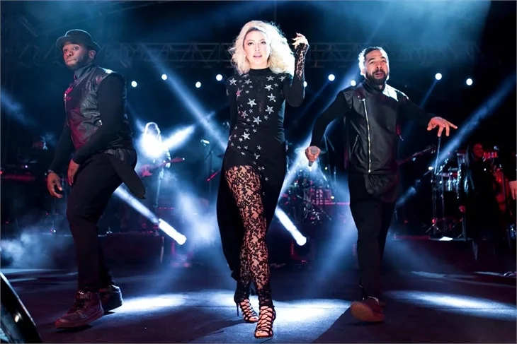 Hadise'den seksi dans!
