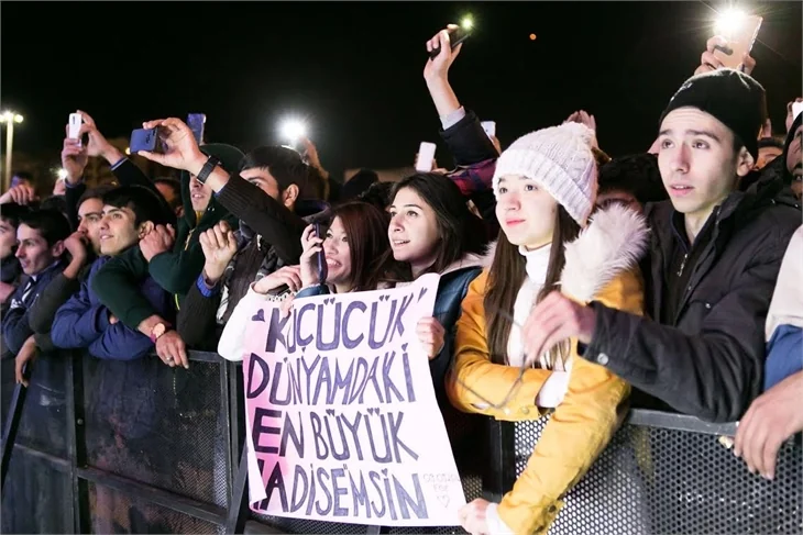 Hadise'den seksi dans!