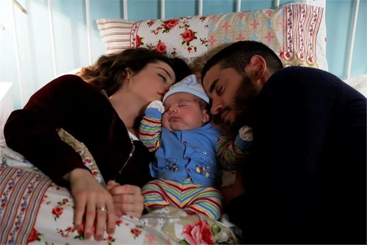İlişki Durumu: Karışık'ta Ayşegül'ün cevabı ne olacak?