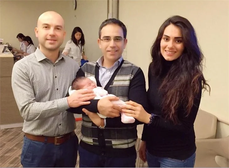 Nur Bozar bebeğinin yüzünü gösterdi