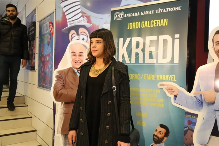 Ünlü isimleri bir araya getiren tiyatro oyunu!