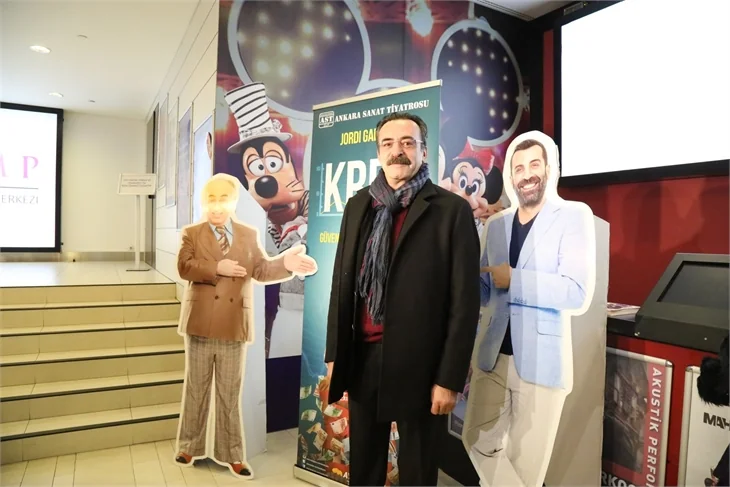 Ünlü isimleri bir araya getiren tiyatro oyunu!