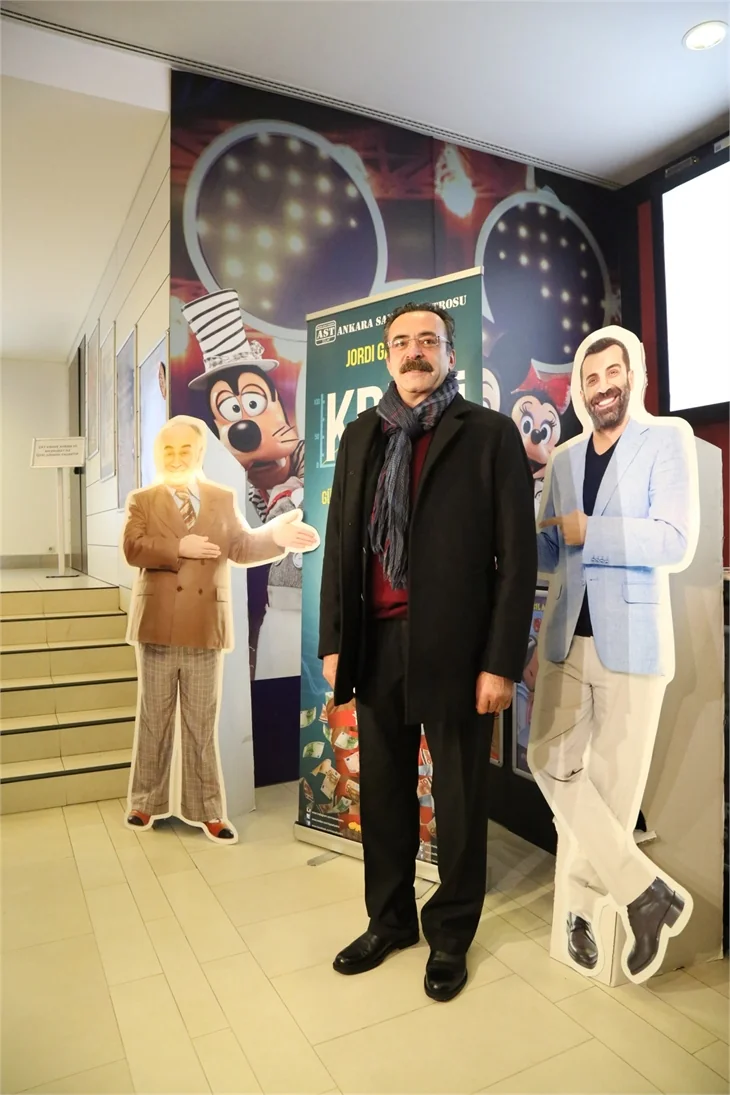 Ünlü isimleri bir araya getiren tiyatro oyunu!