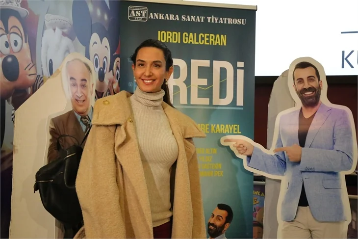 Ünlü isimleri bir araya getiren tiyatro oyunu!