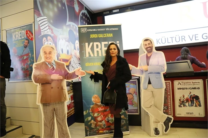 Ünlü isimleri bir araya getiren tiyatro oyunu!