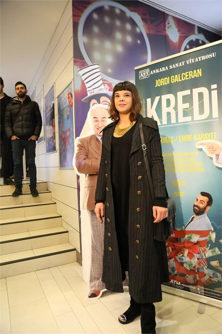 Ünlü isimleri bir araya getiren tiyatro oyunu!