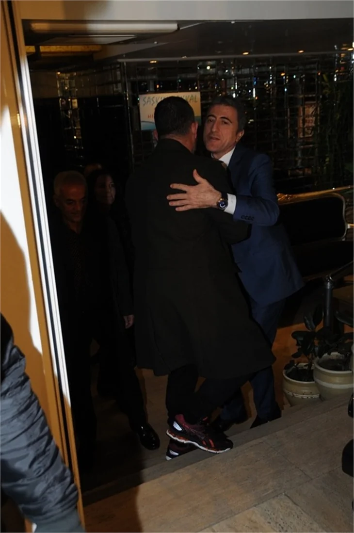Cem Yılmaz yeni aşkı Dilara Gönder ile yakalandı