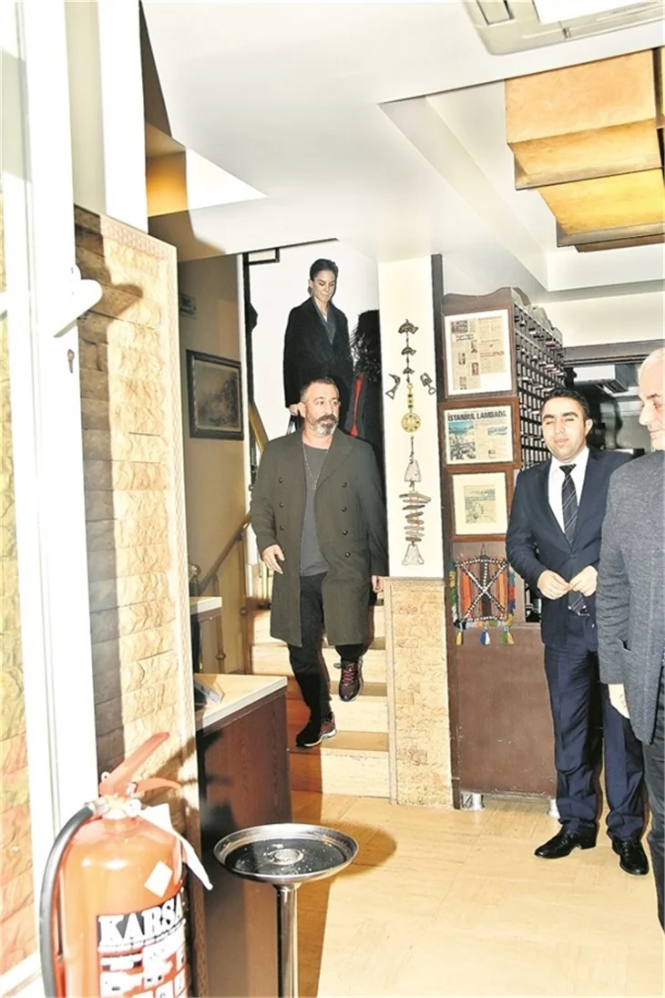 Cem Yılmaz yeni aşkı Dilara Gönder ile yakalandı