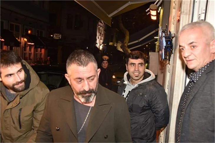 Cem Yılmaz yeni aşkı Dilara Gönder ile yakalandı