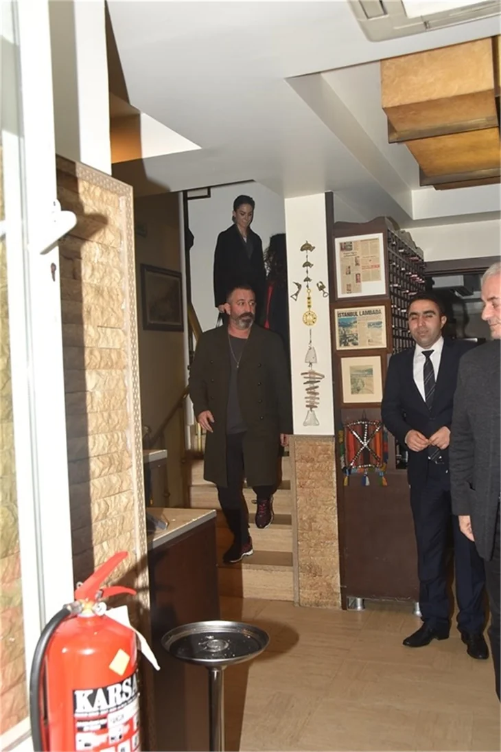 Cem Yılmaz yeni aşkı Dilara Gönder ile yakalandı