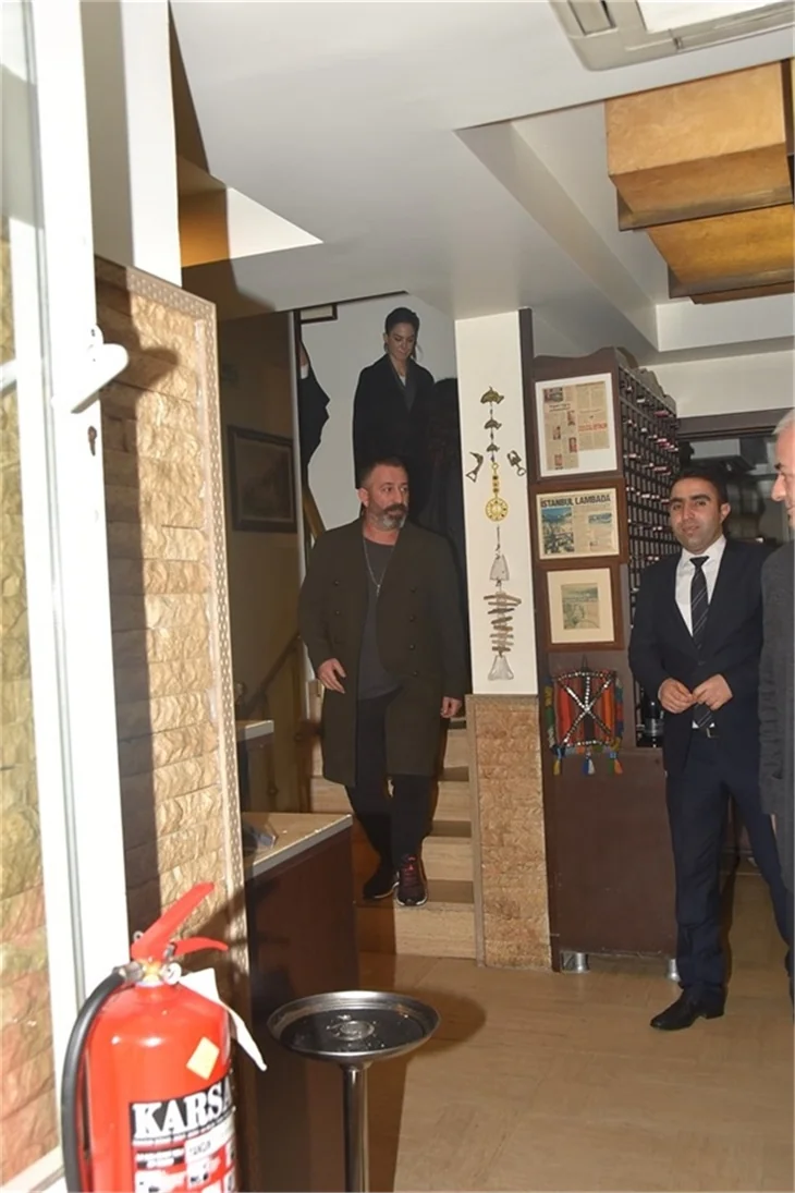 Cem Yılmaz yeni aşkı Dilara Gönder ile yakalandı