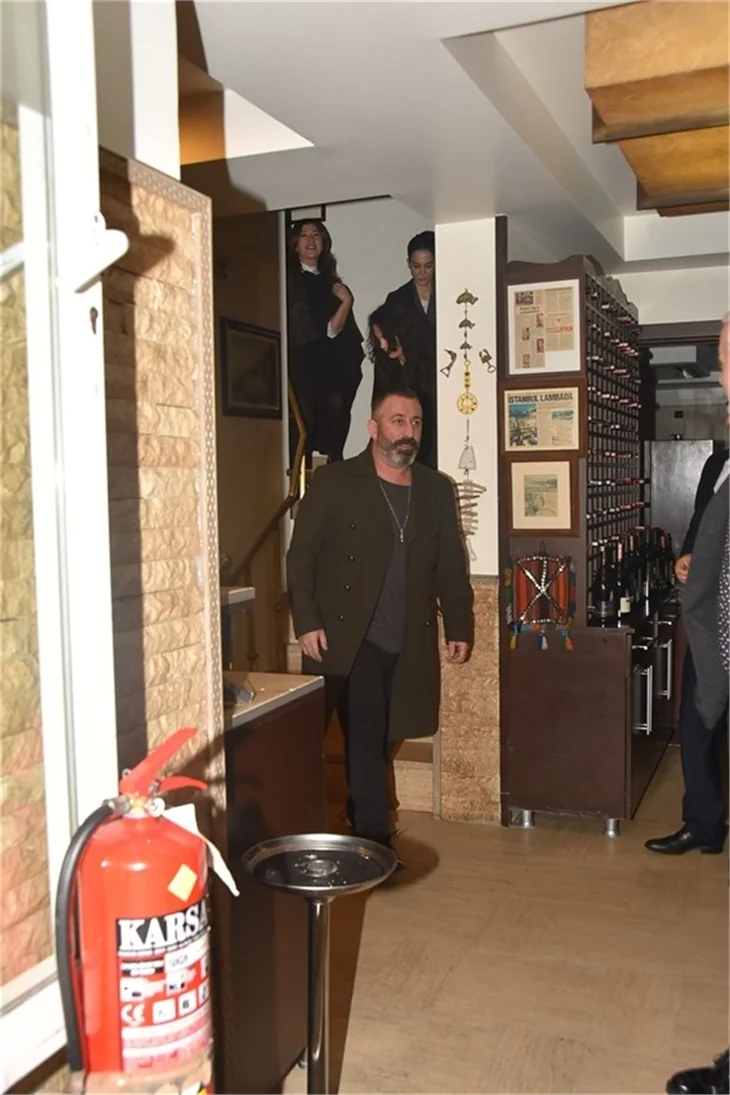 Cem Yılmaz yeni aşkı Dilara Gönder ile yakalandı