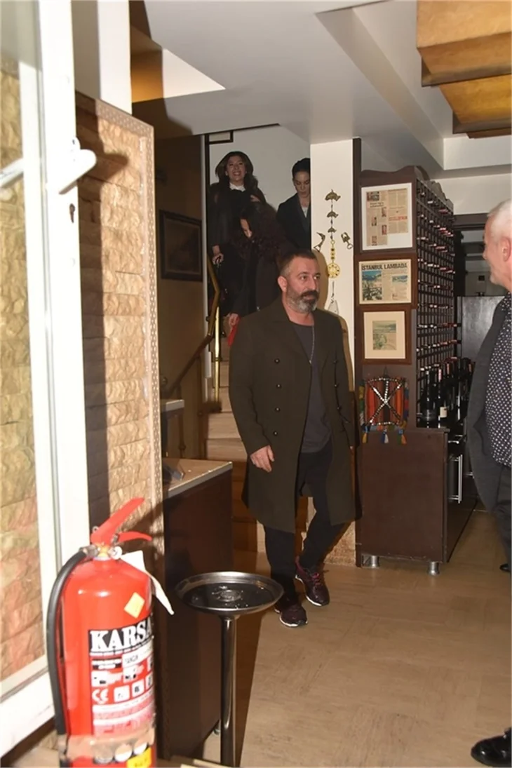 Cem Yılmaz yeni aşkı Dilara Gönder ile yakalandı