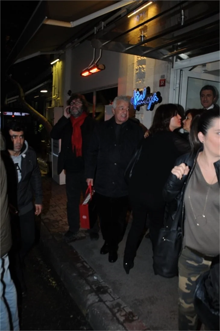 Cem Yılmaz yeni aşkı Dilara Gönder ile yakalandı