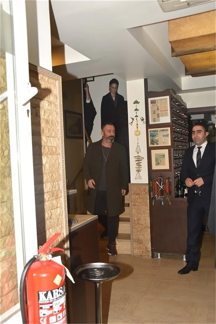 Cem Yılmaz yeni aşkı Dilara Gönder ile yakalandı