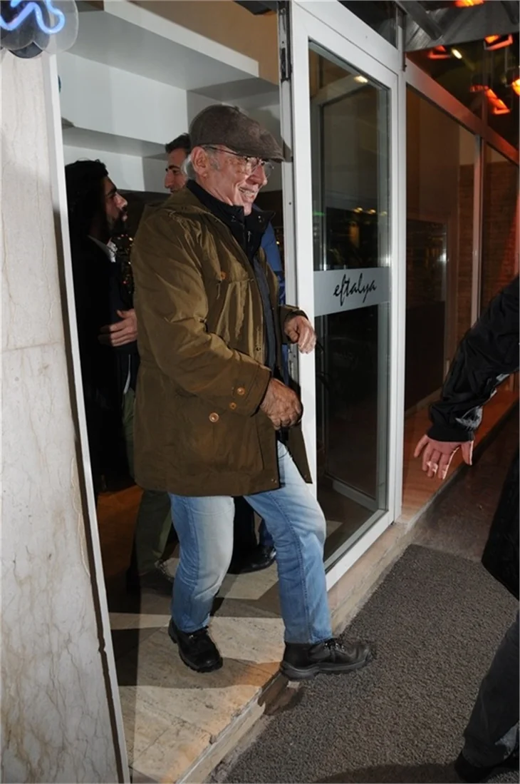 Cem Yılmaz yeni aşkı Dilara Gönder ile yakalandı