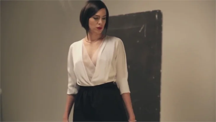 Cem Yılmaz'ın yeni aşkı Dilara Gönder mi?