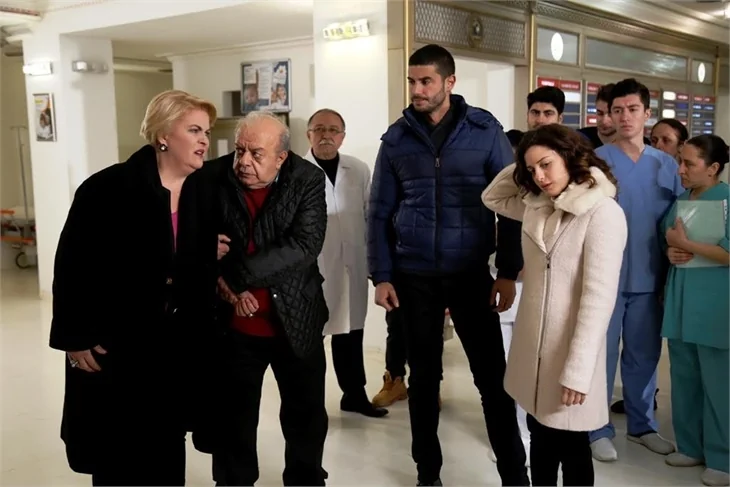 İlişki Durumu Karışık'ta Ayşegül gizli konuşmayı duydu mu?