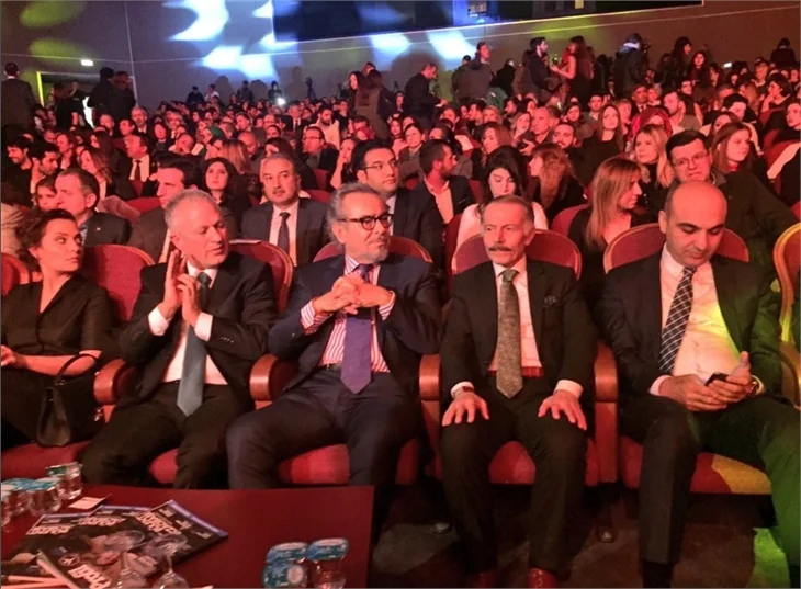 Yılın yıldızları ödüllerini aldı!