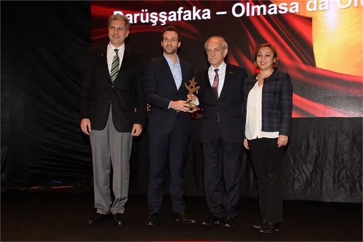 Yıldızlar ödüllerini aldı!