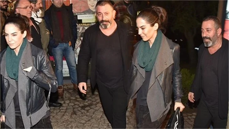 Yine Dilara Gönder'le görüntülenen Cem Yılmaz habercilere sinirlendi