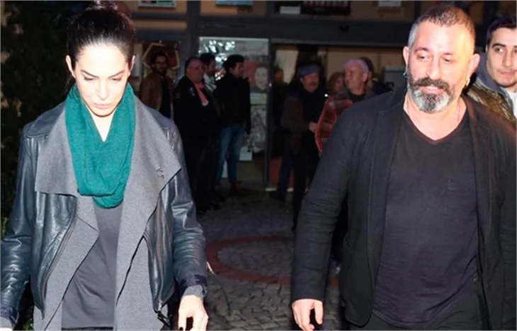 Yine Dilara Gönder'le görüntülenen Cem Yılmaz habercilere sinirlendi