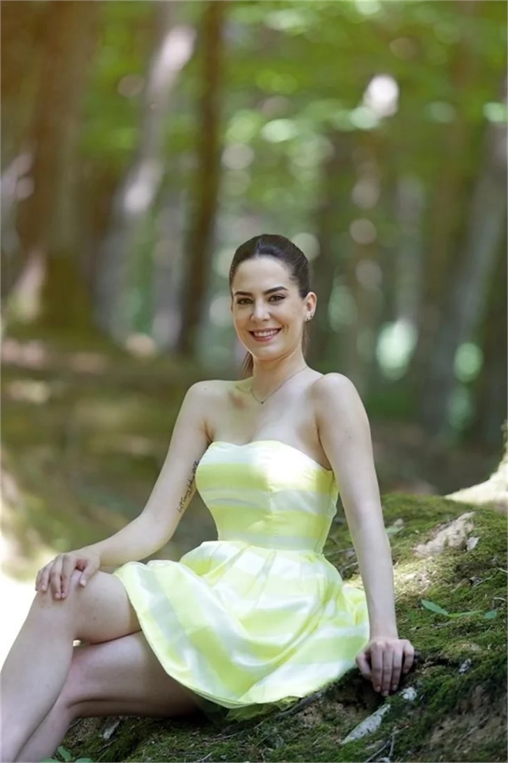 Yine Dilara Gönder'le görüntülenen Cem Yılmaz habercilere sinirlendi